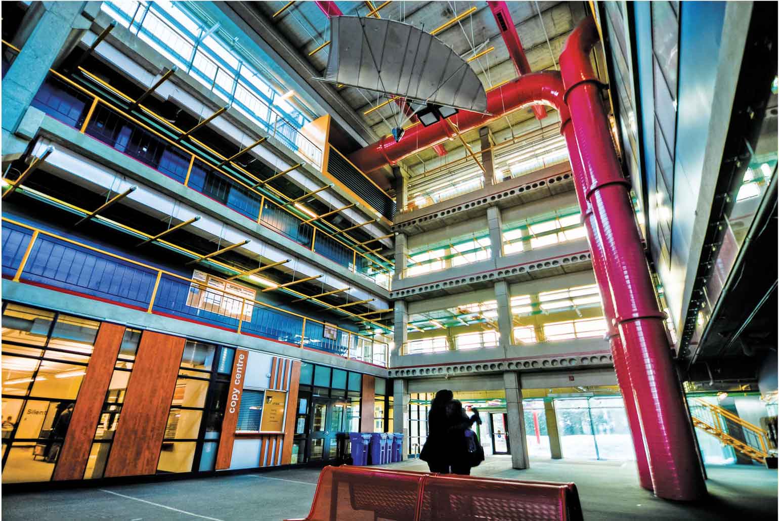 ウォータールー大学でエンジニアリングを勉強する学生が使う建物