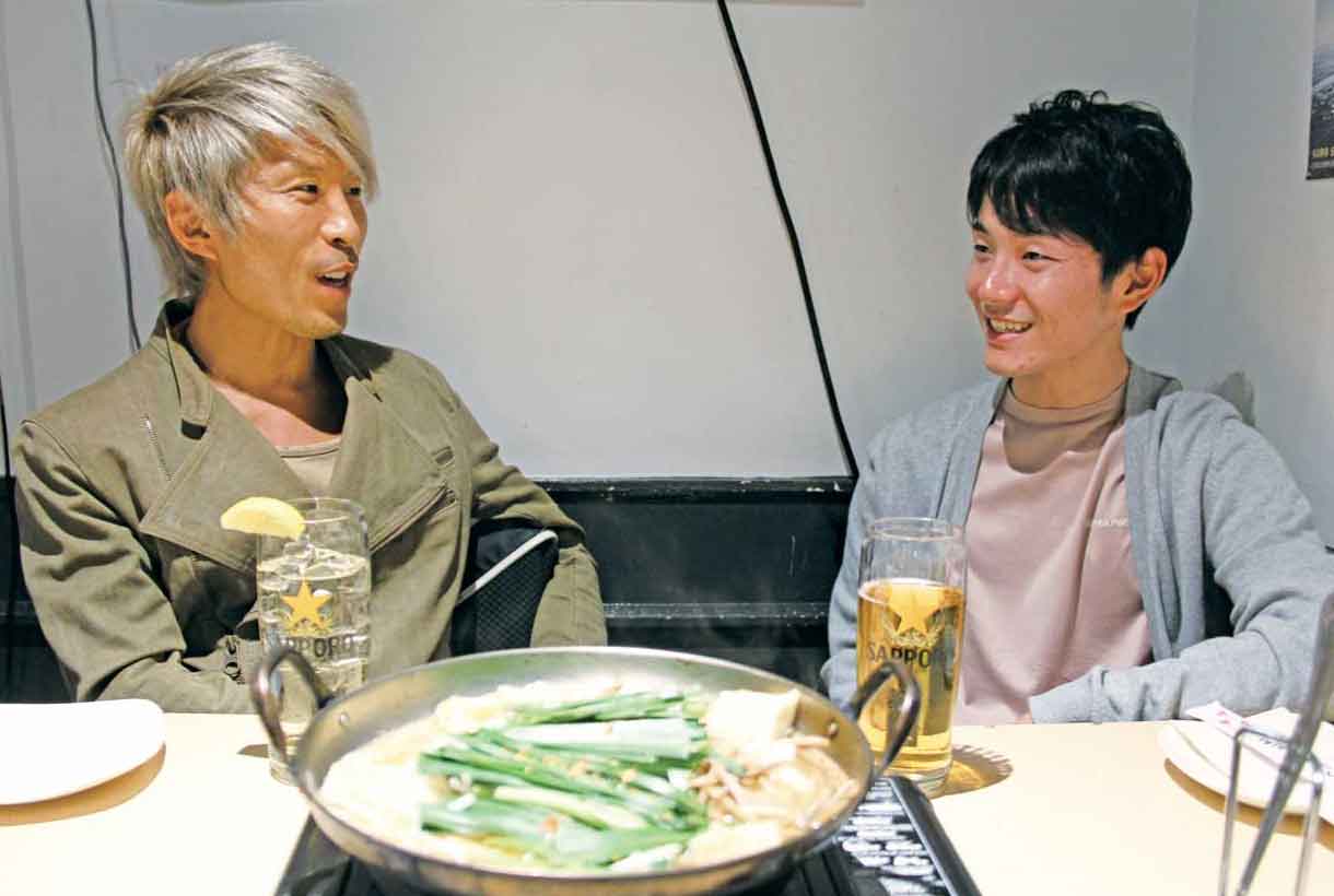 対談後はKOYOIでトロント元祖のもつ鍋を食べながら熱く語り合いました
