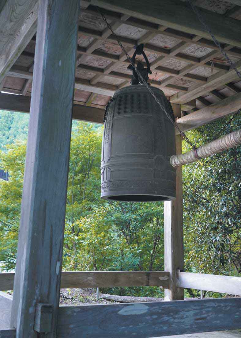 童謡「夕焼小焼」に出てくると言われる興慶寺の鐘