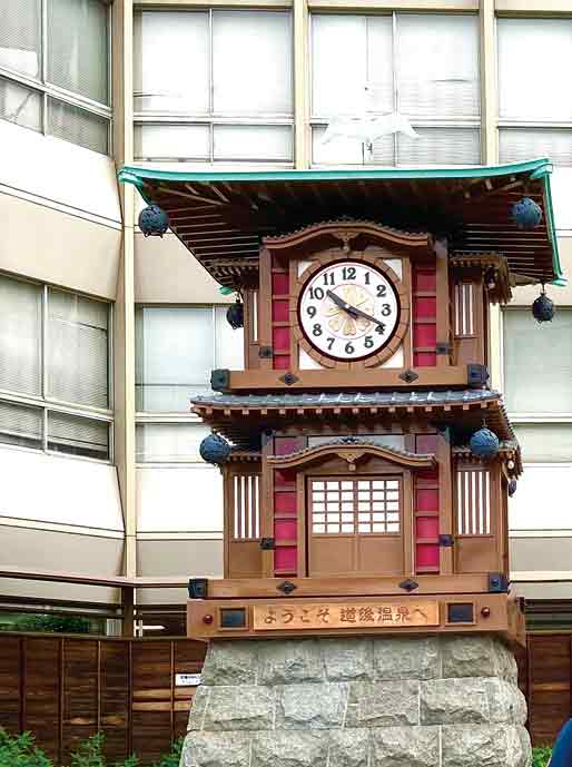 1.   夏目漱石の「坊ちゃん」のキャラクターが飛び出すカラクリ時計