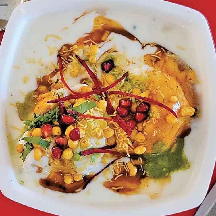 インドでは屋台料理としても人気のDahi Bhalla Chaat（ダヒ・バラ・チャット）